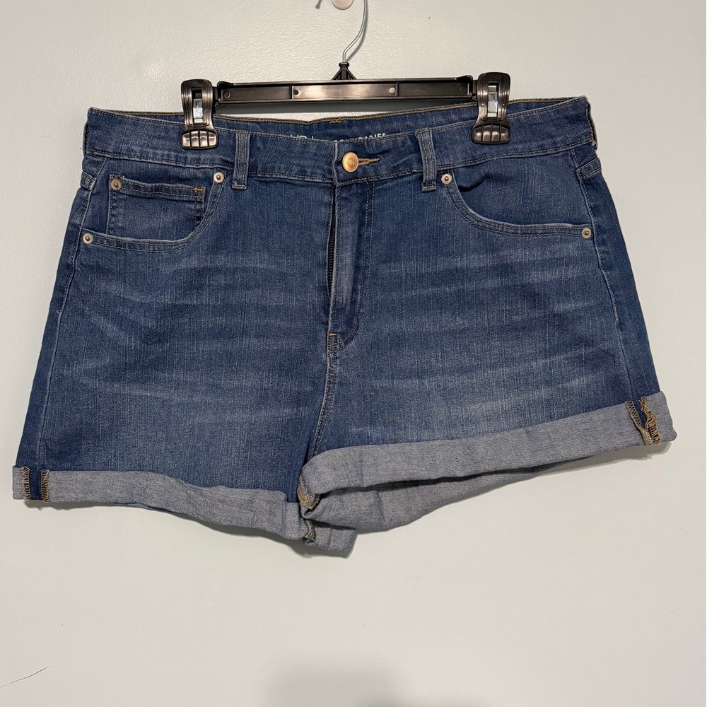 No Boundaries Women's‎ 17 Denim Shorts Medium Wash Cuffed High Rise Stretch 1715